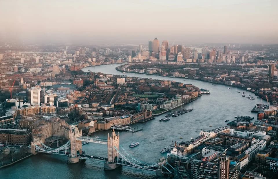 London city and the River Thames