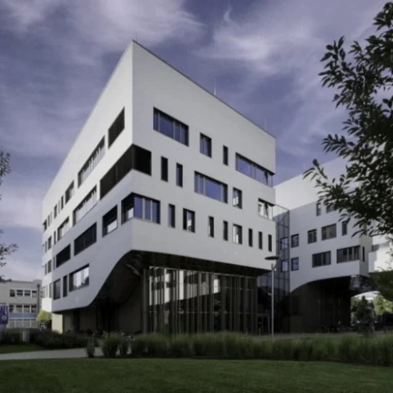 Paracelsus Medical University (Paracelsus Medizinische Privatuniversität — PMU) campus cover